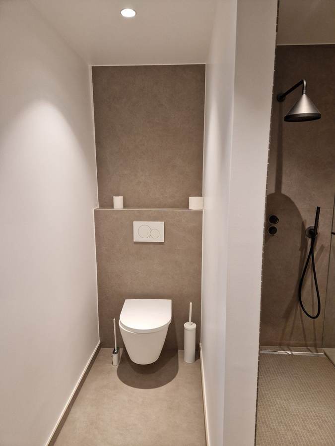 WC semi-séparé intégré dans la salle de bain